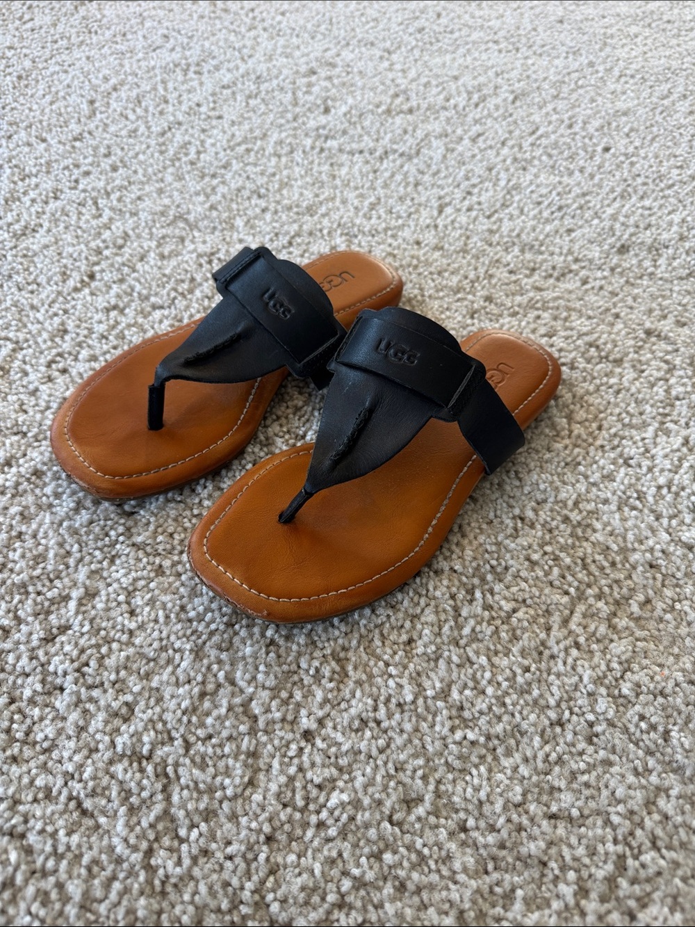 UGG Black Leather Thong Sandals with Brown Footbed women’s size 6